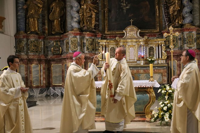 Vazmenim bdjenjem u varaždinskoj katedrali započelo slavlje svetkovine Uskrsnuća Gospodnjega